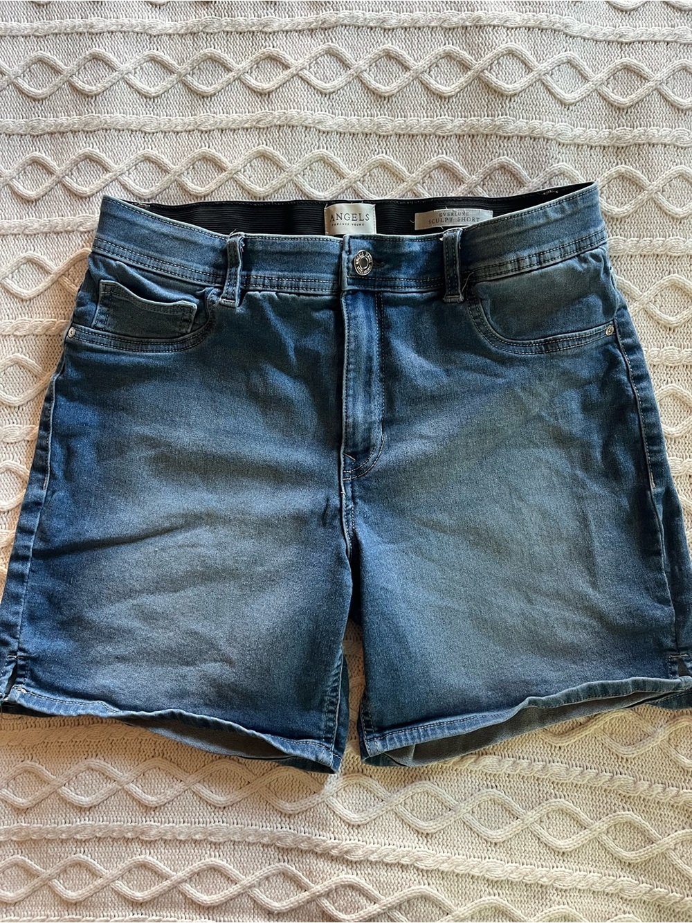 ANGELS Everluxe Sculpt Jean Short Medium Wash Distressed Women’s Size 12